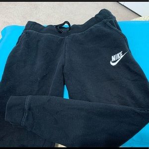 Nike girls Sportswear pants.  Jogger fleece.